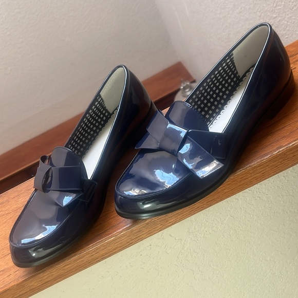 NEW | 1901 Navy Patent Leather Loafers with Bows 🎀🎀 - Picture 4 of 14